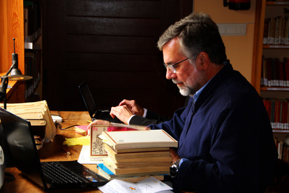 Picture Prof. González Faraco at his desk at the University of Huelva